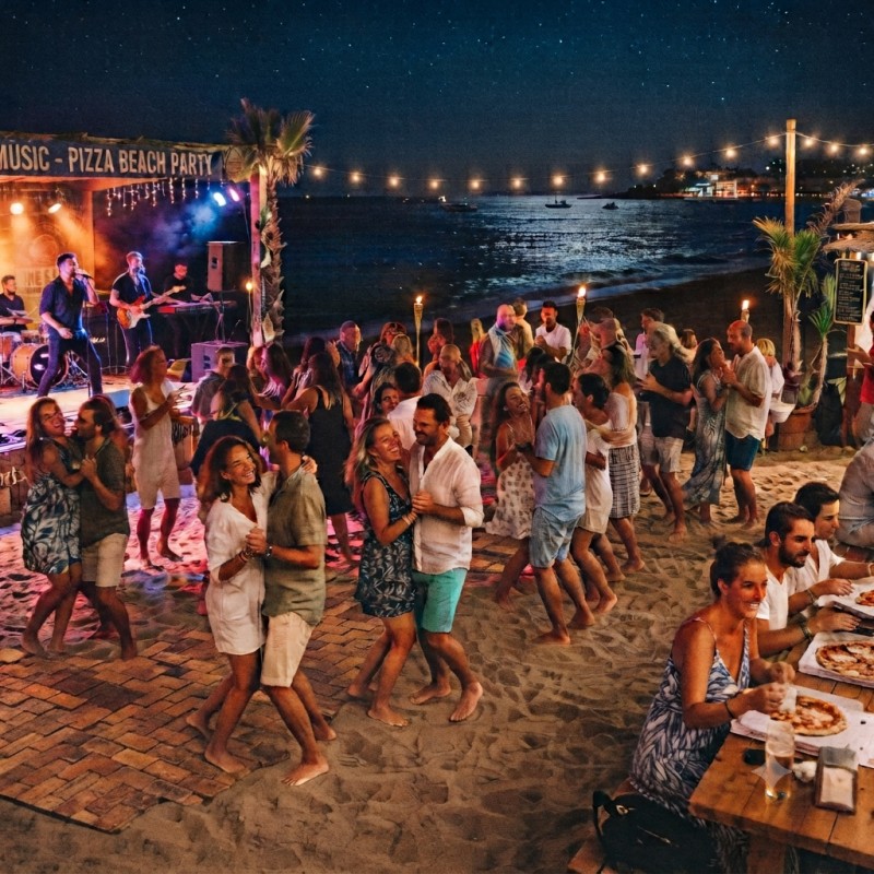 Pizza, Spiaggia e Musica Sotto le Stelle